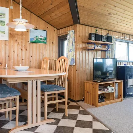 Three-bedroom Holiday In Hjorring Lønstrup